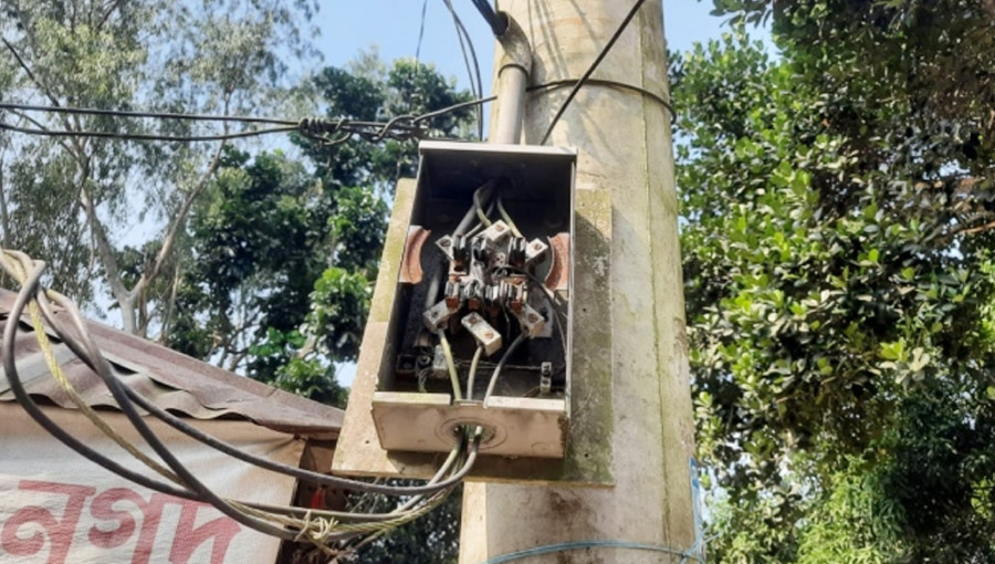 Stolen Electric Meters Held for Ransom in Kamarkhanda