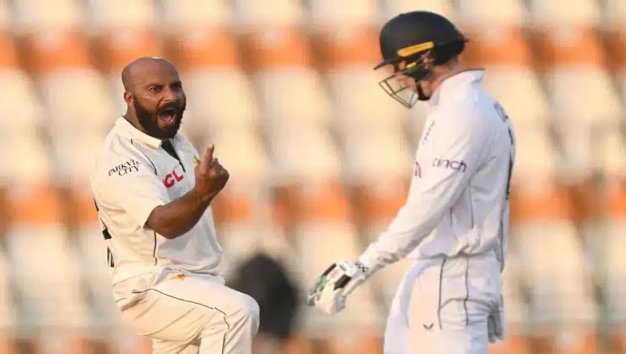 Pakistan Spinners Dominate England in Opening Session