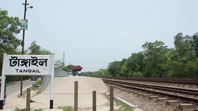 Tragedy in Tangail: Five Killed as Train Mows Down Stranded Bus Passengers
