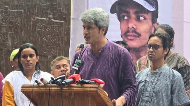 Zonayed Saki addresses a rally at the Shaheed Minar in Tangail, calling for a complete overhaul of the political system to end authoritarian rule.