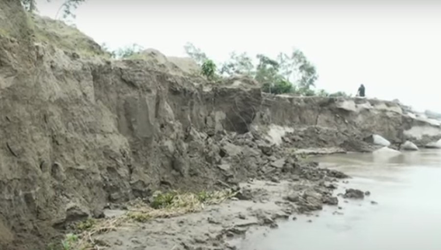 Erosion in Kakuya Village: Homes in Kakuya Union threatened by severe erosion due to rising water levels in the Jamuna River. Voice7 News