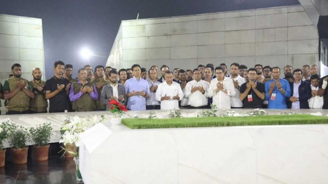 Tarique Rahman Concludes Election Campaign with Visit to Parents’ Graves