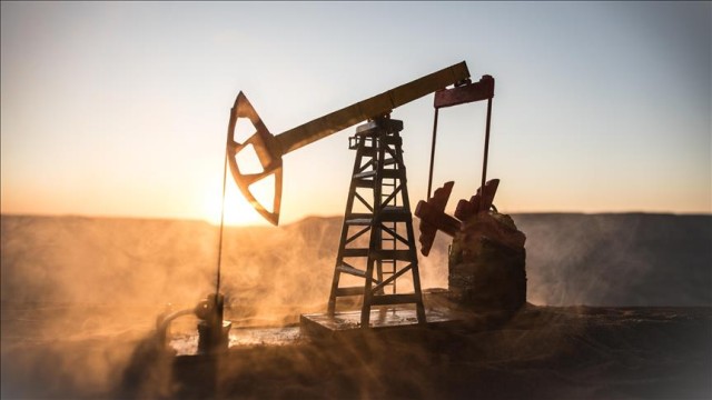 Oil Prices Fall Over $1 Amid U.S. Sanction Threats &Trade Concerns