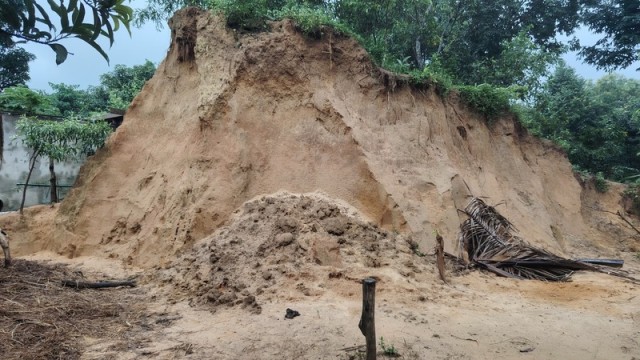 A section of hillside near Army Road in Ukhiya, Cox’s Bazar, visibly cut and filled with soil, allegedly by local resident, disrupting drainage from Rohingya Camp-11 and causing waterlogging in nearby farmland.