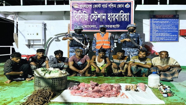Coast Guard seizes deer meat, crabs, and traps; detains 8 poachers in Sundarbans’ Harbaria area.