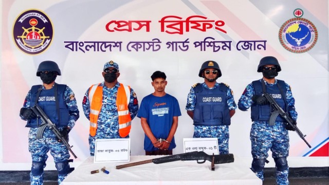 Coast Guard Captures Arms Supplier to Notorious Karim Sharif Gang in Sundarbans