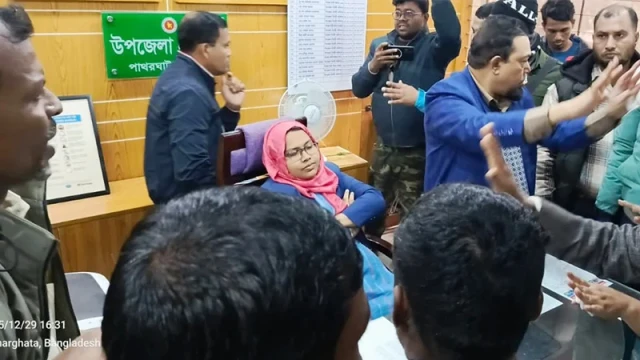 BNP Supporters Clash with Barguna UNO Over Nomination Paper Delay