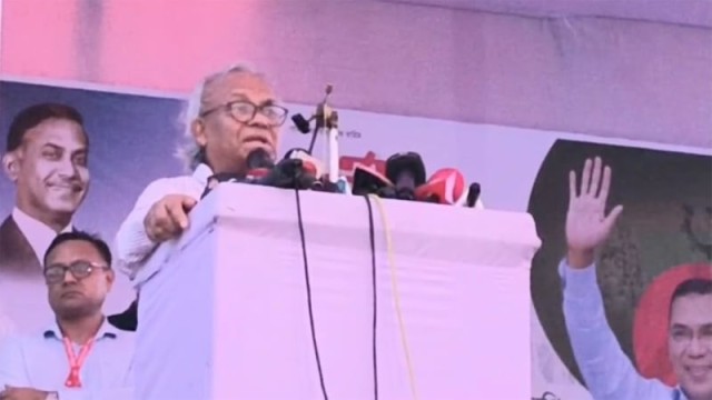 BNP Senior Joint Secretary General Ruhul Kabir Rizvi addresses a workers' rally at Dewanganj Girls’ High School ground in Jamalpur, distributing financial aid and auto-rickshaw keys to families of those killed and injured in the July movement.