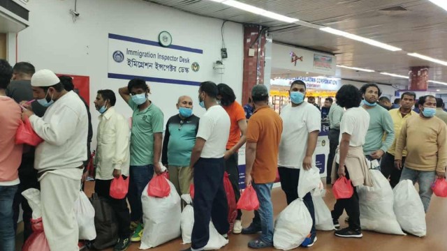 39 Bangladeshis Deported from U.S. Arrive in Dhaka Amid Ongoing Immigration Crackdown