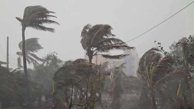 BMD Warns of 60 km/h Winds, Rain in Three Districts