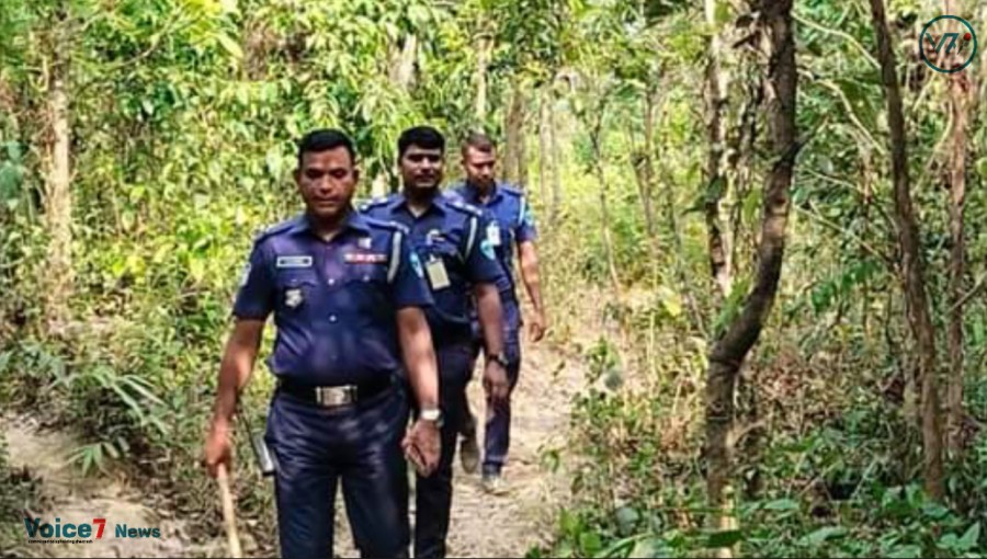 Teknaf police station is conducting raids on Baharchhara Hill.