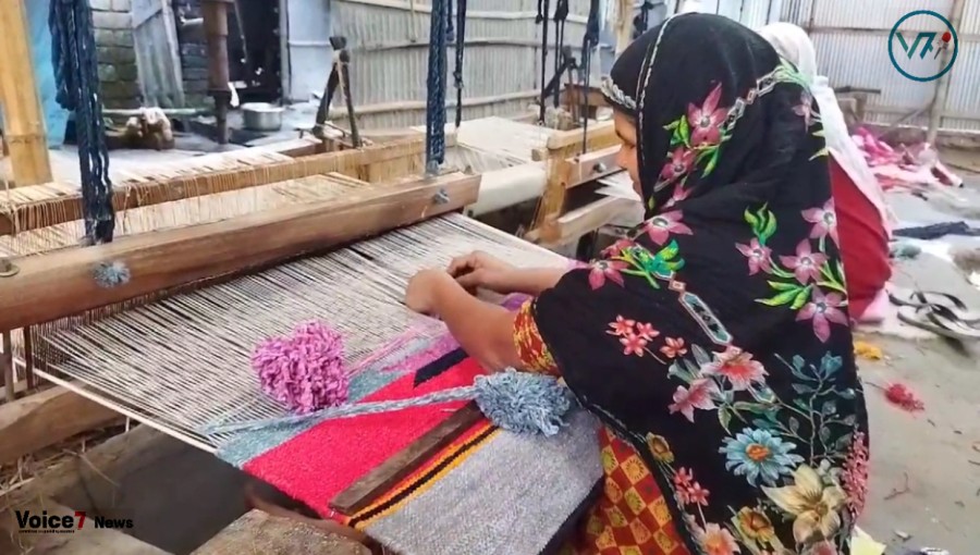 A women entrepreneur seen to weaving by handmade carpets. Photo: voice7 news