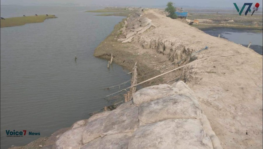 Cracked and crumbling embankments in Khulna raise concerns about their ability to withstand potential cyclones. Photo: Voice7 News