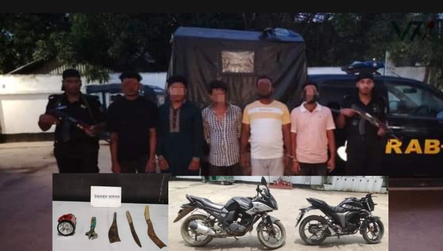 RAB14 detains five individuals with weapons during a midnight raid in Cox's Bazar, following a tip-off about their involvement in robbing tourists. Photo: Voice7 News