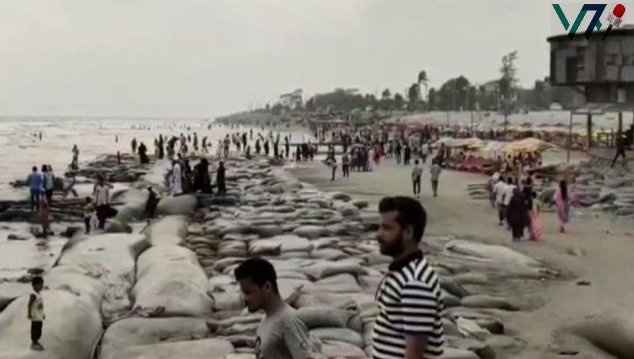 Despite the scenic beauty and usual holiday charm, Kuakata beach saw a lower turnout of tourists during the Eid holidays this year, leaving hotel and motel owners disappointed. Photo: Voice7 News