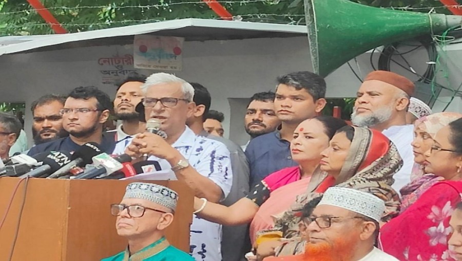 BNP leader Zainul Abedin Farroque speaks at a demonstration organized by Projonmo Bangladesh in front of the Jatiya Press Club in Dhaka on June 28, criticizing the Awami League government for allegedly sheltering corrupt individuals and protesting against unequal agreements with India. Photo: Voice7 News
