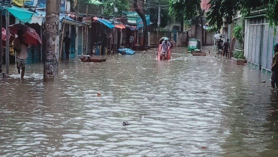 "After heavy rainfall throughout the night, commuters are navigating through heavily flooded streets in Dhaka, resulting in extensive disruptions in several areas."The photo near the capital's Tilpapara, Khilgaon. Voice7 News