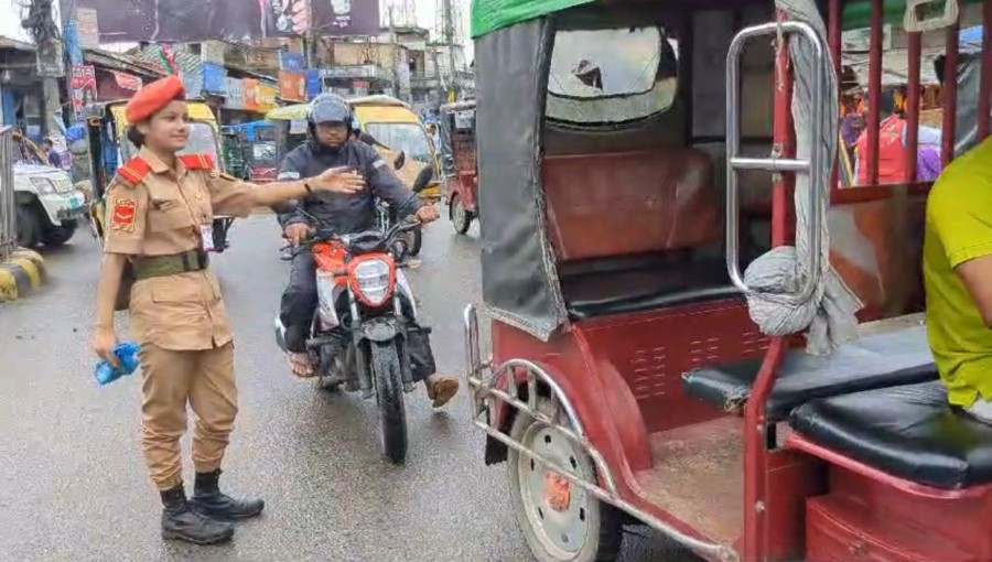 Students Manage Traffic in Khagrachari Due to Police Absence