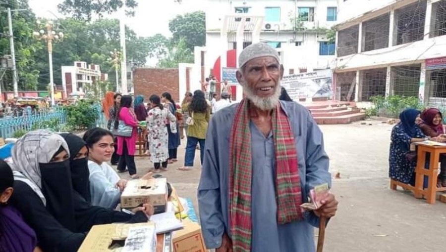 “The 4th Grade Staff Association of MBSTU has made a donation to support flood relief efforts in south-east Bangladesh. The accompanying photo features a faculty member contributing collected funds to the relief fund for flood victims on behalf of MBSTU students.” Photo: V7N