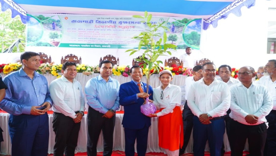 The opening of the Rajshahi Divisional Tree Fair: Dr. Dewan Muhammad Humayun Kabir, Rajshahi Divisional Commissioner, officially starts the fair with a ribbon-cutting ceremony at the City Hall’s Green Plaza.