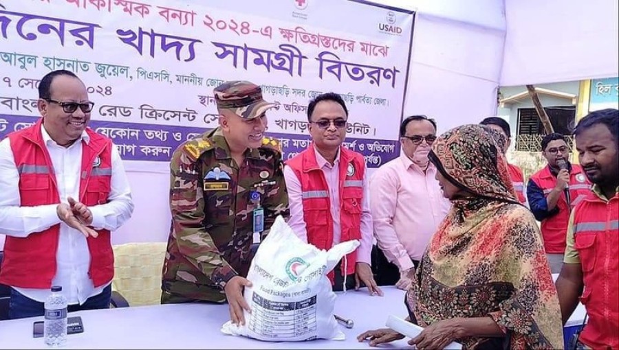 Khagrachari Red Crescent distributes seven days' worth of food supplies to flood-affected families. Photo: V7N