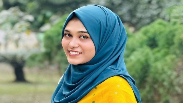 Ayesha Akhter Jerin, a nursing student, has earned social media fame for mimicking 30+ cartoon characters in multiple languages. (Photo: Biplob Talukder/V7N)