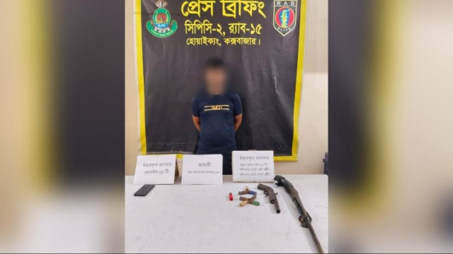 RAB personnel detain Md. Anwarul Islam Prokash Anu Salam, a fugitive wanted in multiple cases including murder, robbery, and extortion, during a special operation in Ukhiya, Cox’s Bazar.