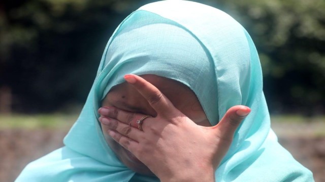 A grieving mother, eyes brimming with tears, mourns her son—one of the fallen heroes of the July uprising. (Photo: AH Mintu, V7N)