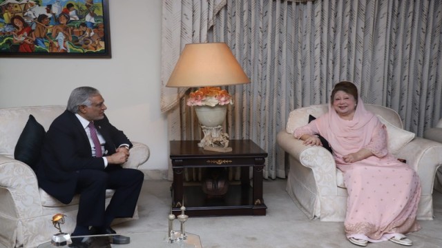 Pakistan’s Deputy Prime Minister and Foreign Minister Ishaq Dar meets BNP Chairperson and former Prime Minister Begum Khaleda Zia at her residence in Gulshan, Dhaka, to inquire about her health during his official visit to Bangladesh.