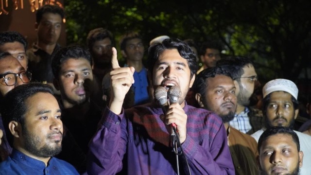 Sibghatullah, Central Office Secretary of Bangladesh Islami Chhatra Shibir, addresses a protest rally in Dhaka on Sunday, August 31, condemning campus violence and alleged attempts to sabotage the RAKSU election.