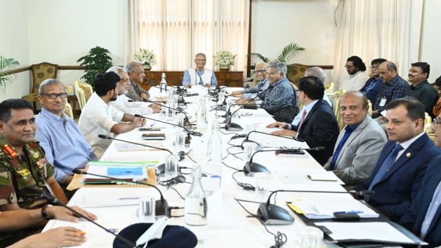 Chief Adviser Dr. Muhammad Yunus chairs a high-level meeting at Jamuna, directing law enforcement to ensure a peaceful DUCSU election.