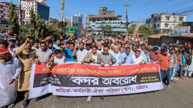 Workers Block Ctg Roads Protesting Foreign Port Terminal Lease
