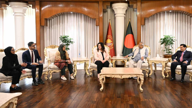 Chief Adviser Yunus Meets Canadian Parliamentary Delegation