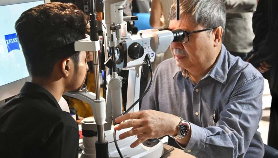 A Singaporean medical team is in Dhaka treating victims of eye injuries from the July Movement. Photo: UNB