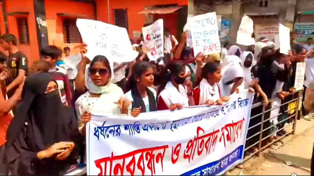 "Students and residents of Rajapur forming a human chain, protesting for the death penalty for rapists and demanding justice."