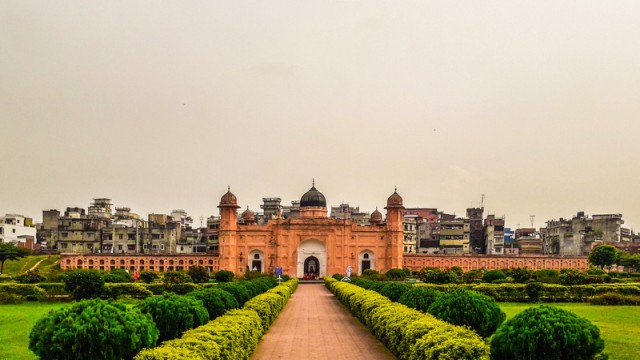 A timeless view of Lalbagh Fort in Old Dhaka, where the grandeur of Mughal architecture stands as a living testament to Bangladesh’s rich history and cultural heritage.